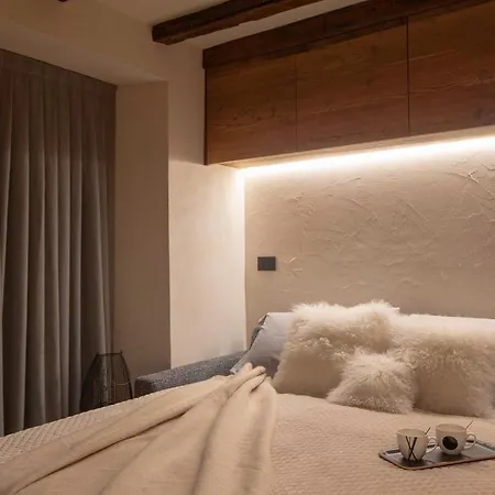 L.a. Apartment *